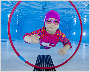 underwater swimming photography